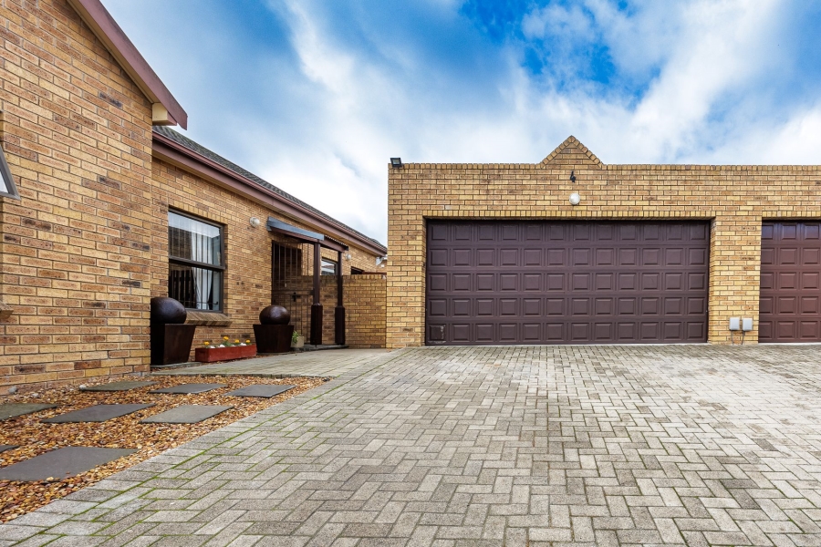 To Let 3 Bedroom Property for Rent in Sonstraal Heights Western Cape